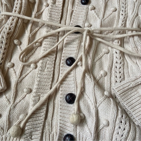 Vintage Cream Cable Knit Sweater - Picture 2 of 11